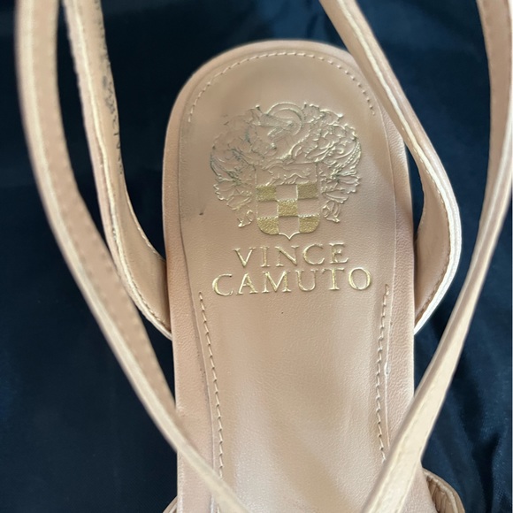 Vince Camuto cream sandals, - Picture 11 of 14